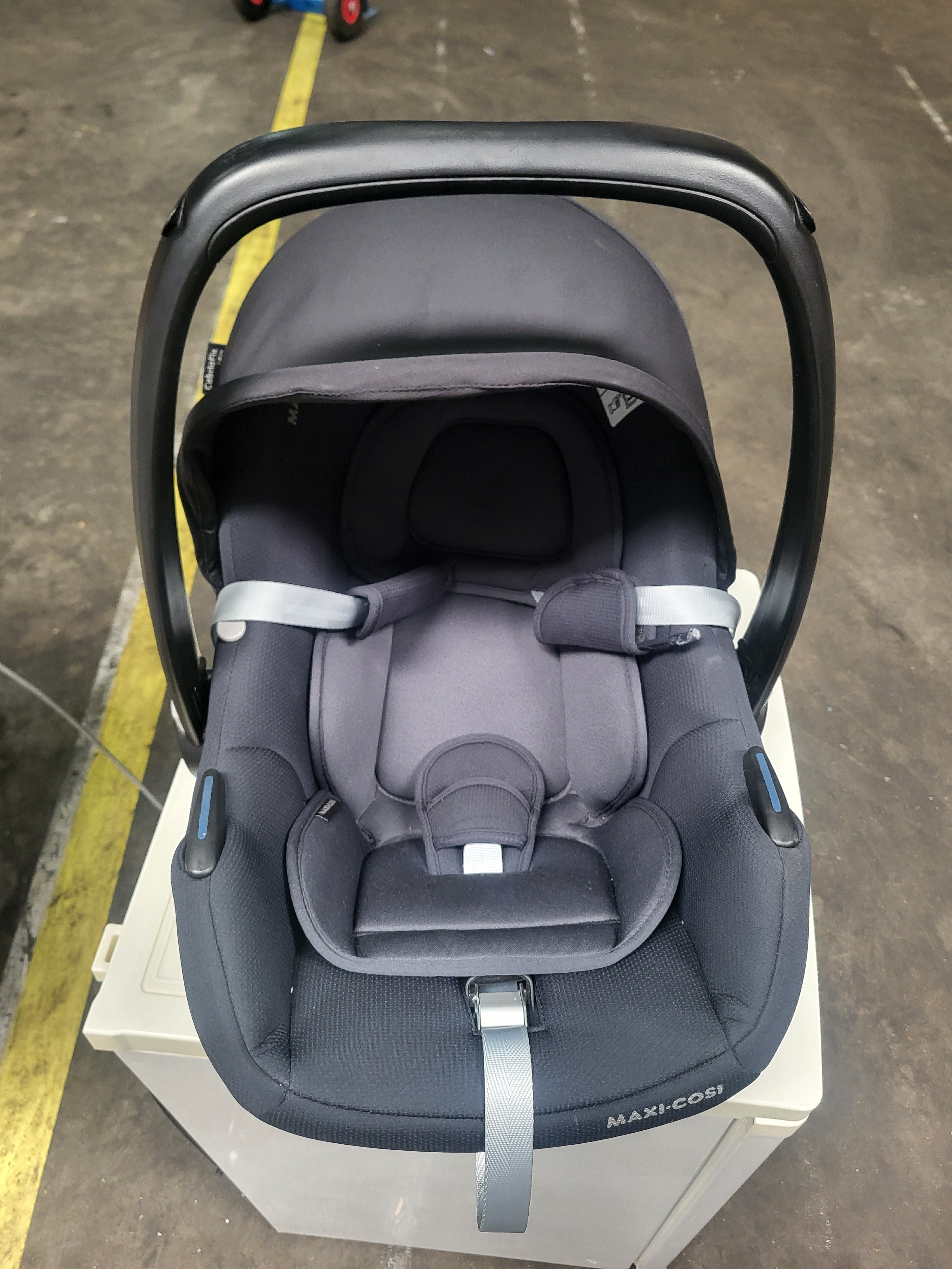 Maxi-cosi - Babyautostoel Groep 0+ - Met Zonnekap En Zitverkleiner - Zwart | Welhof; Dé Outlet Store Van De Benelux